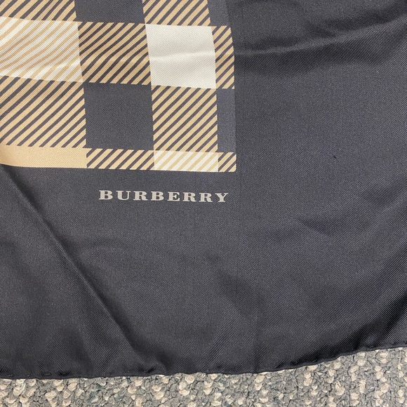 Vintage authentic Burberry 100% Silk scarf - Picture 2 of 6